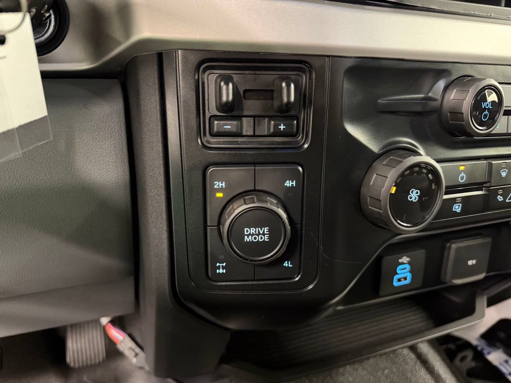 New 2026 Ford F250 XL w/ XL Chrome Package AWD/4WD image 15