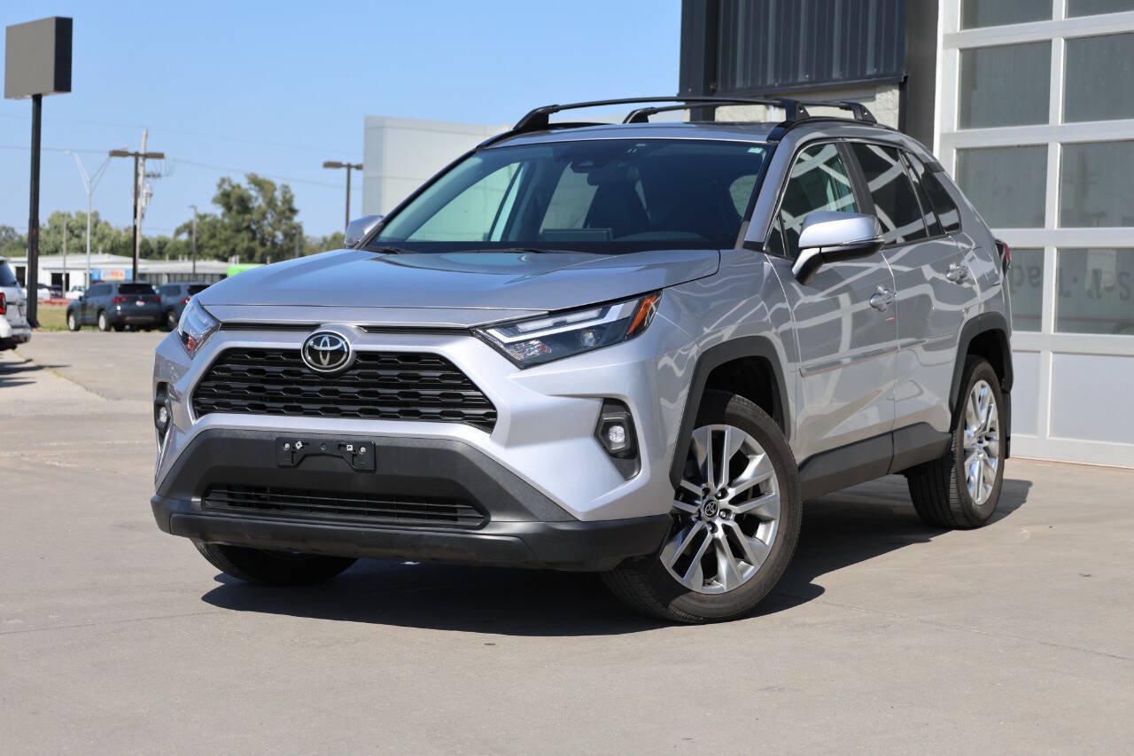 Used 2022 Toyota RAV4 XLE Premium AWD/4WD image 3