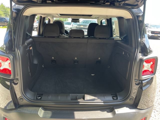 Used 2023 Jeep Renegade Latitude w/ Sun/Sound Group AWD/4WD image 14