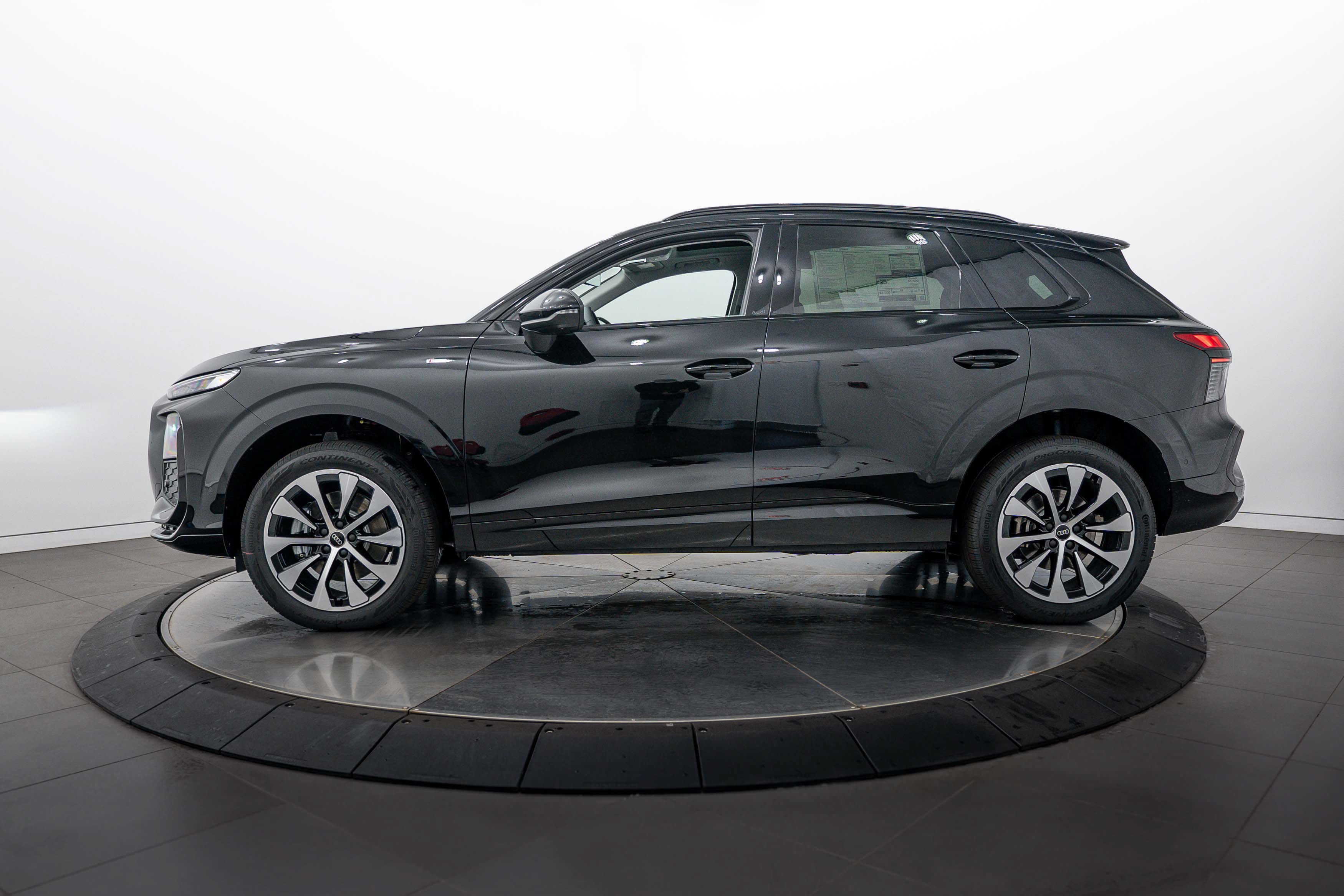 New 2026 Audi Q3 quattro 2.0T AWD/4WD image 7