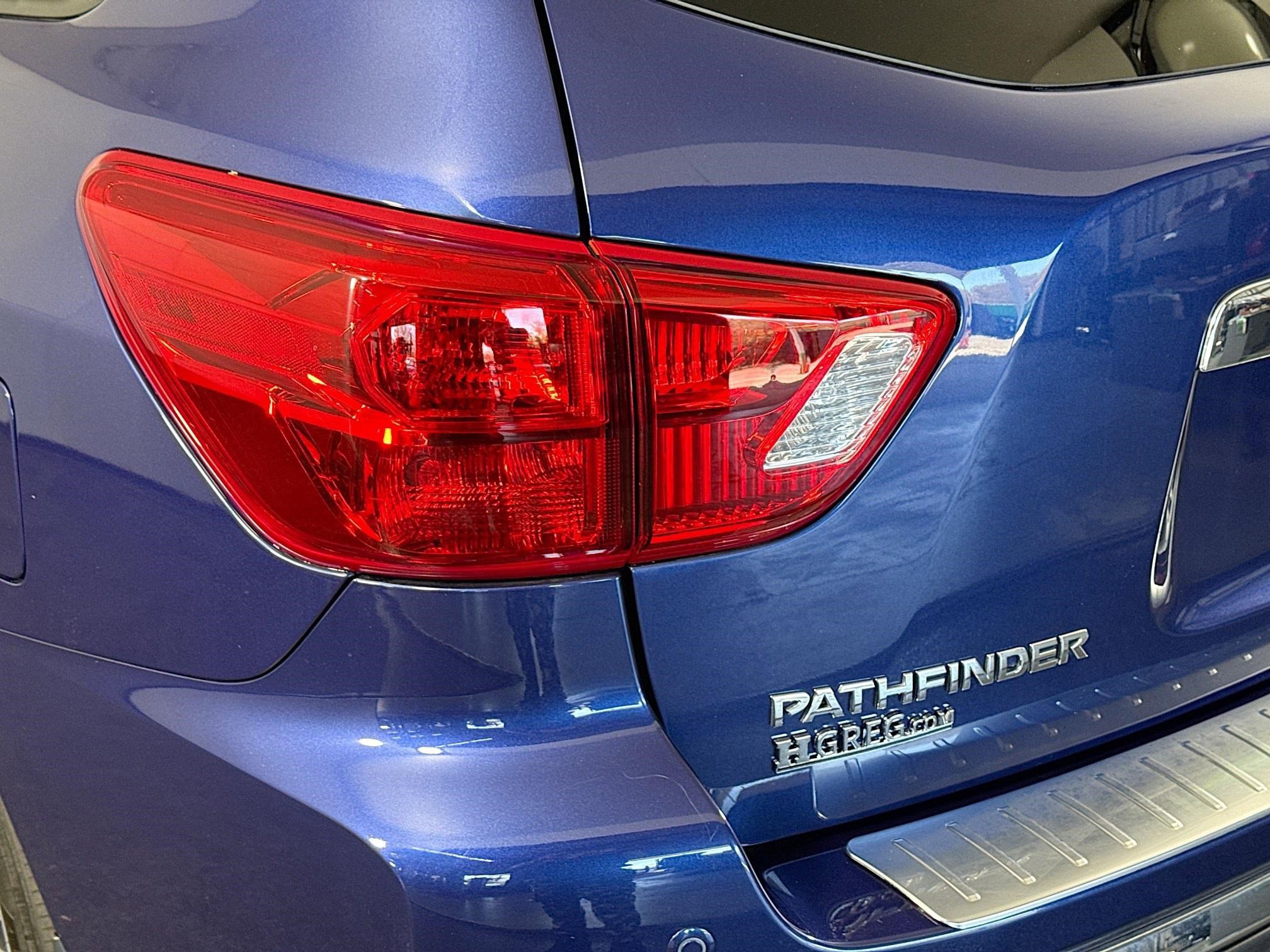 Used 2020 Nissan Pathfinder S image 36