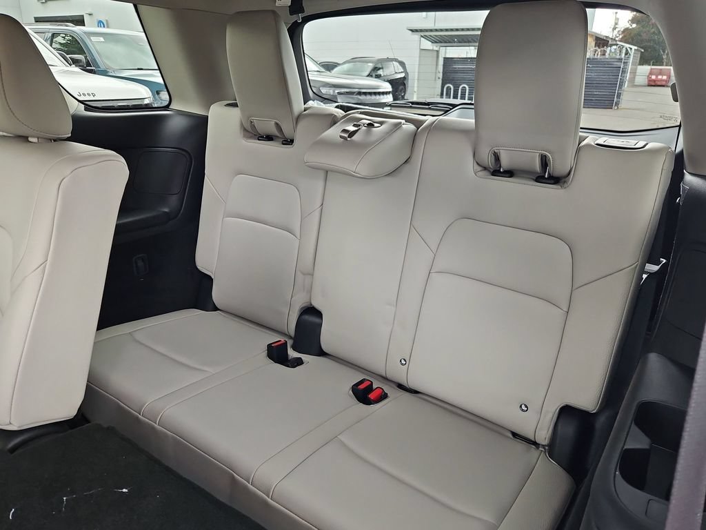 Used 2025 Nissan Pathfinder SL w/ Cargo Package AWD/4WD image 29
