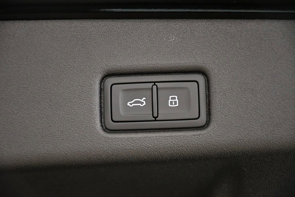 Used 2025 Audi Q5 Premium w/ Convenience Package image 56