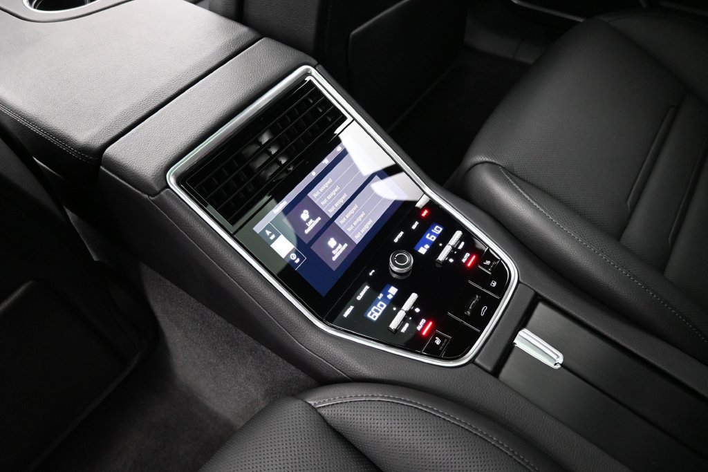 Certified 2023 Porsche Panamera 4 Platinum Edition AWD/4WD image 9