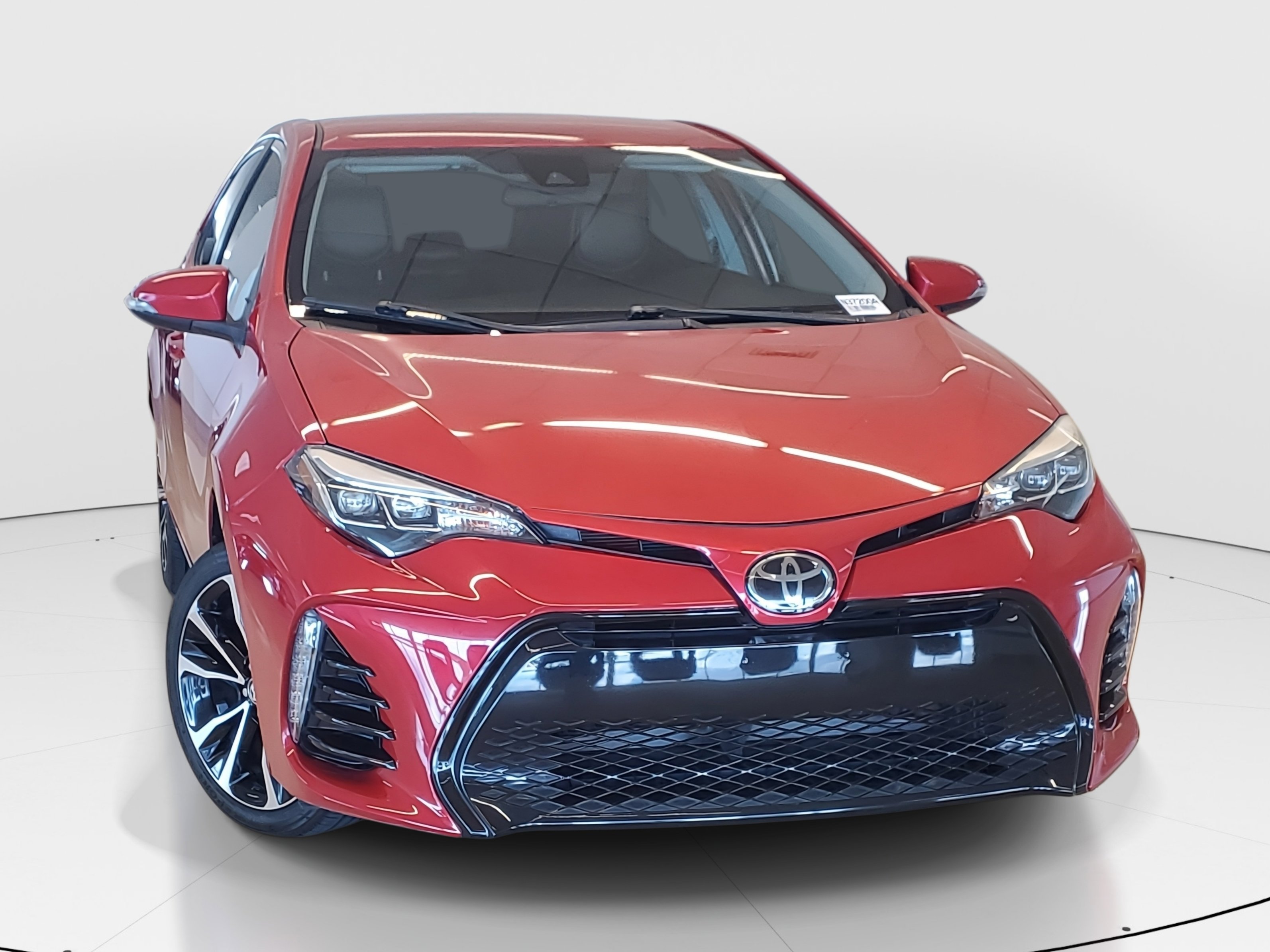 Used 2018 Toyota Corolla SE image 2