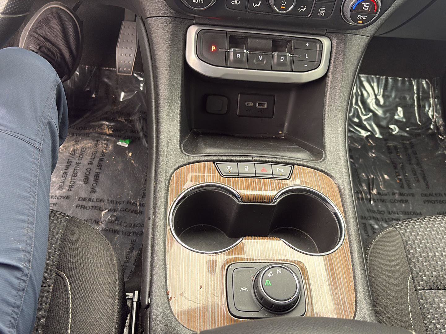 Used 2023 GMC Acadia SLE image 15