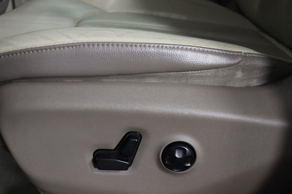 Used 2018 Chrysler Pacifica Touring-L image 24