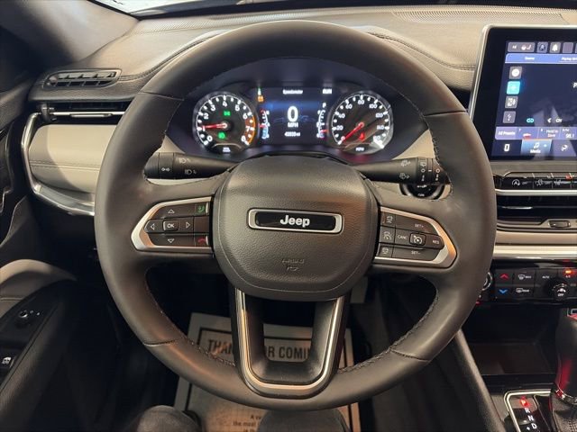 Used 2023 Jeep Compass Limited image 17