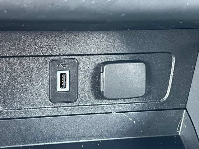 Used 2017 Ford Escape SE w/ SE Leather Comfort Package FWD image 27
