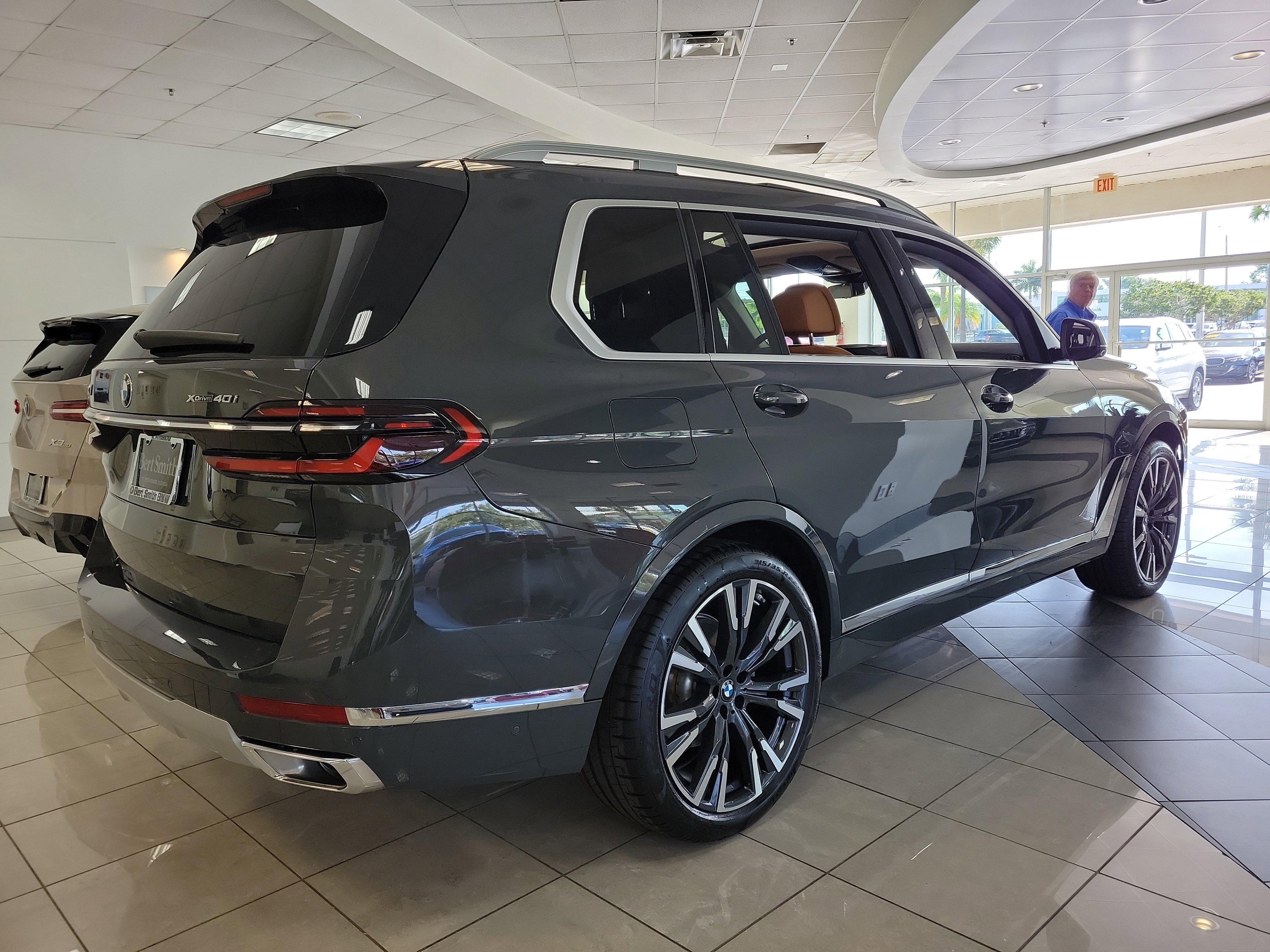 Used 2026 BMW X7 xDrive40i AWD/4WD image 3
