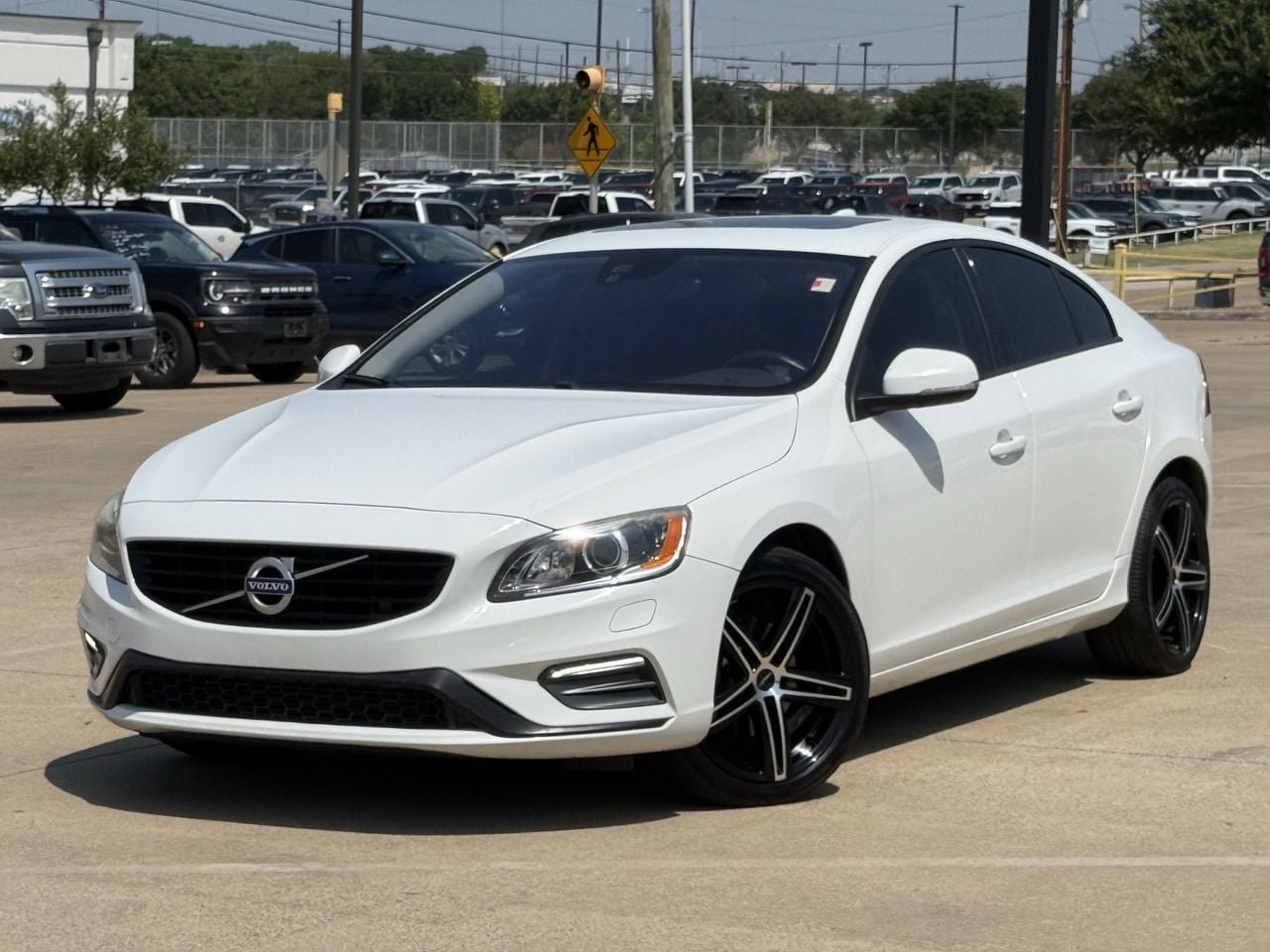 Used 2018 Volvo S60 T5 Dynamic w/ Vision Package FWD image 2