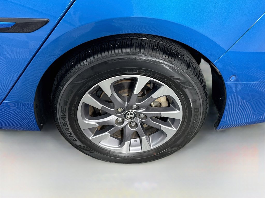 Certified 2022 Toyota Prius XLE w/ Premium Convenience Package FWD image 35