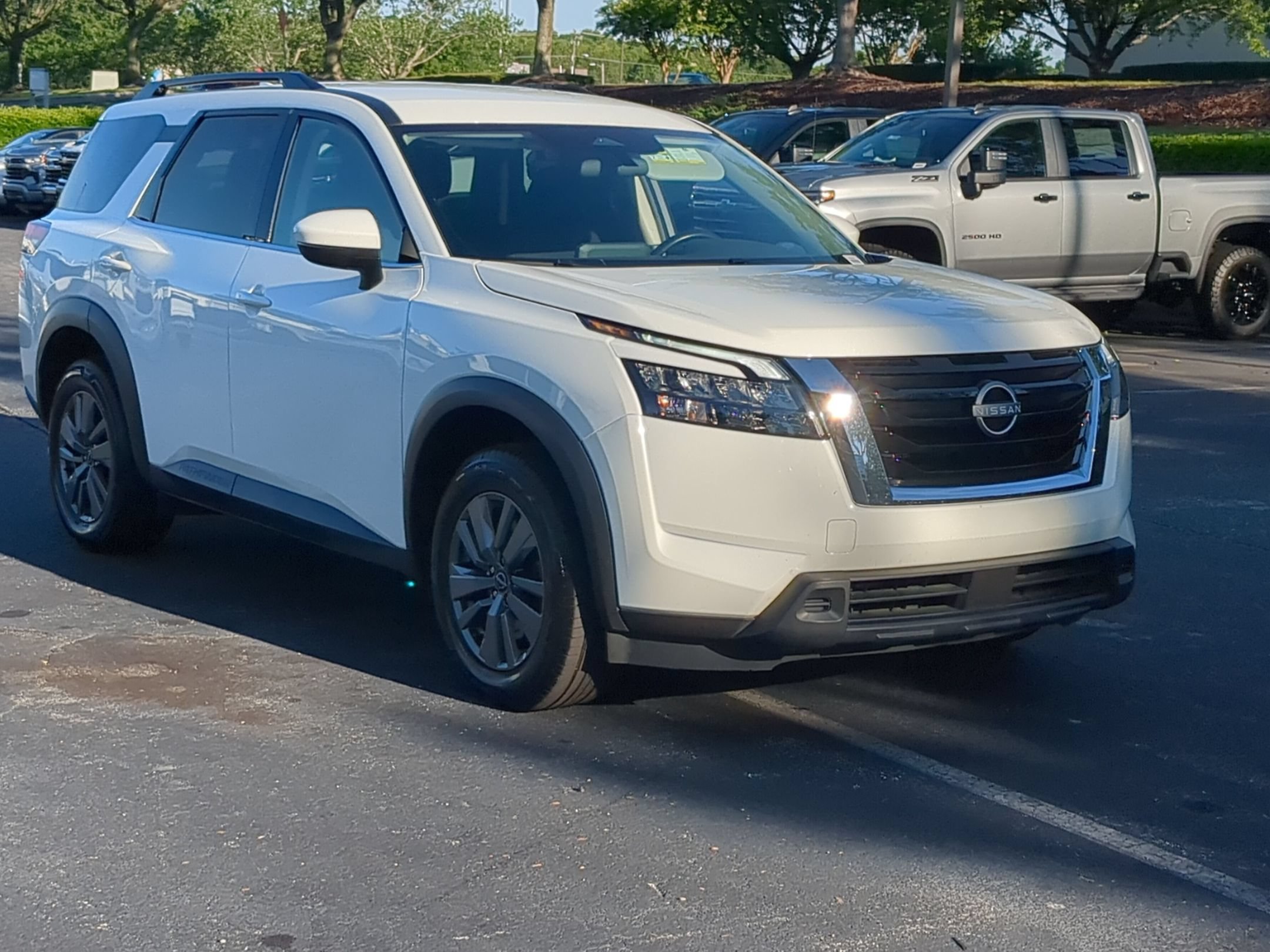 Used 2025 Nissan Pathfinder SV FWD video 2