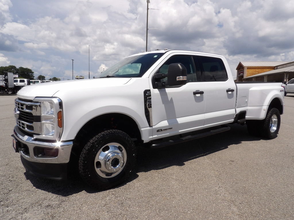 Used 2025 Ford F350 XLT AWD/4WD image 3