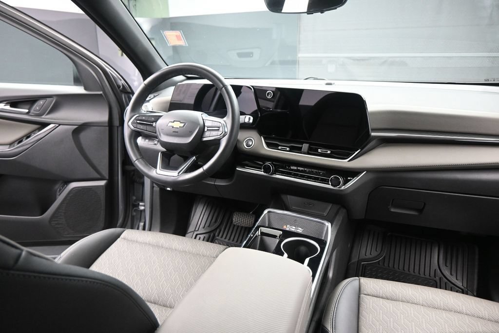 Used 2025 Chevrolet Equinox LT w/ Convenience Package II FWD image 19