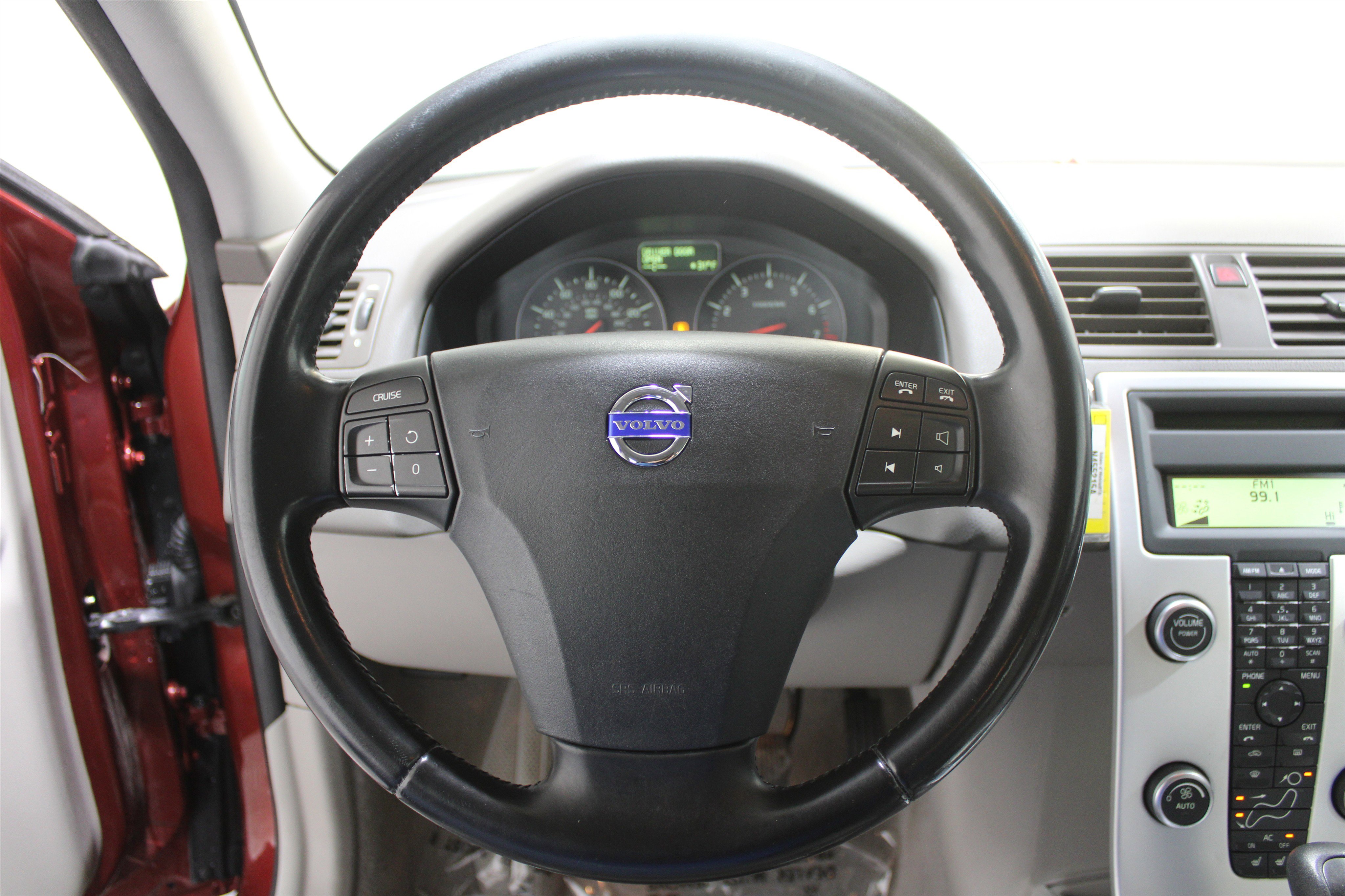 Used 2011 Volvo V50 T5 image 8