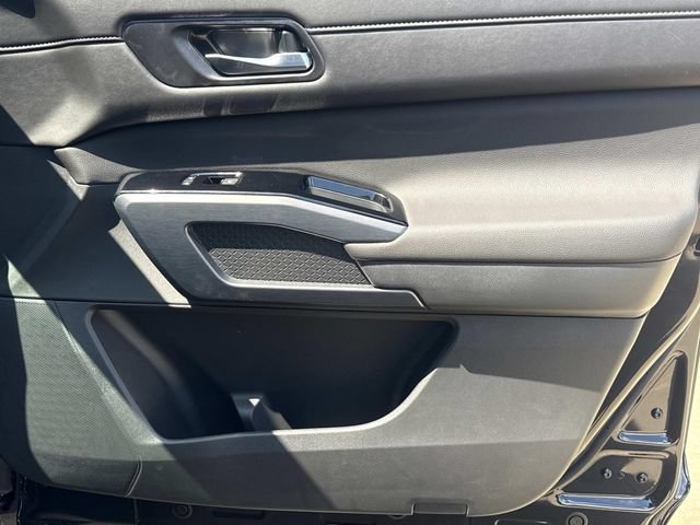 New 2026 Nissan Pathfinder SL FWD image 14