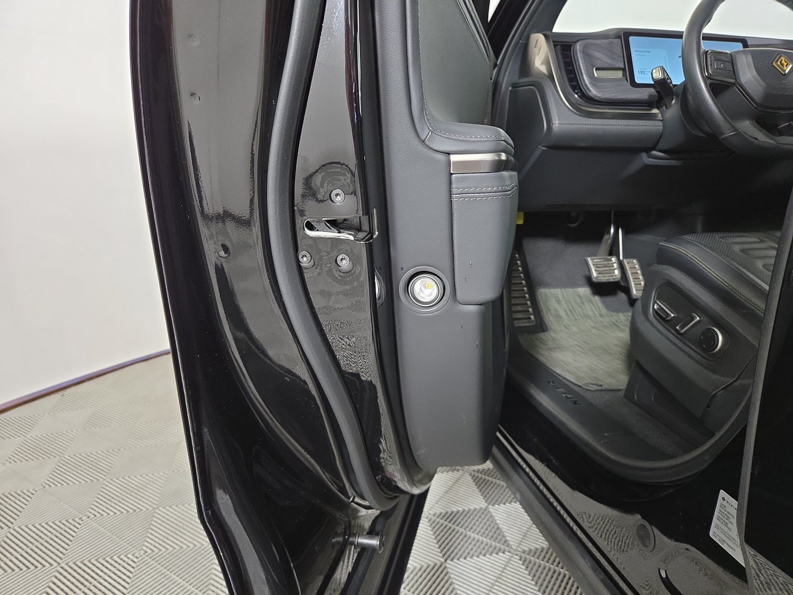 Used 2024 Rivian R1T Adventure Dual AWD/4WD image 30