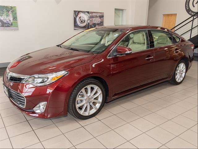 Used 2014 Toyota Avalon Limited w/ Technology Package FWD image 4