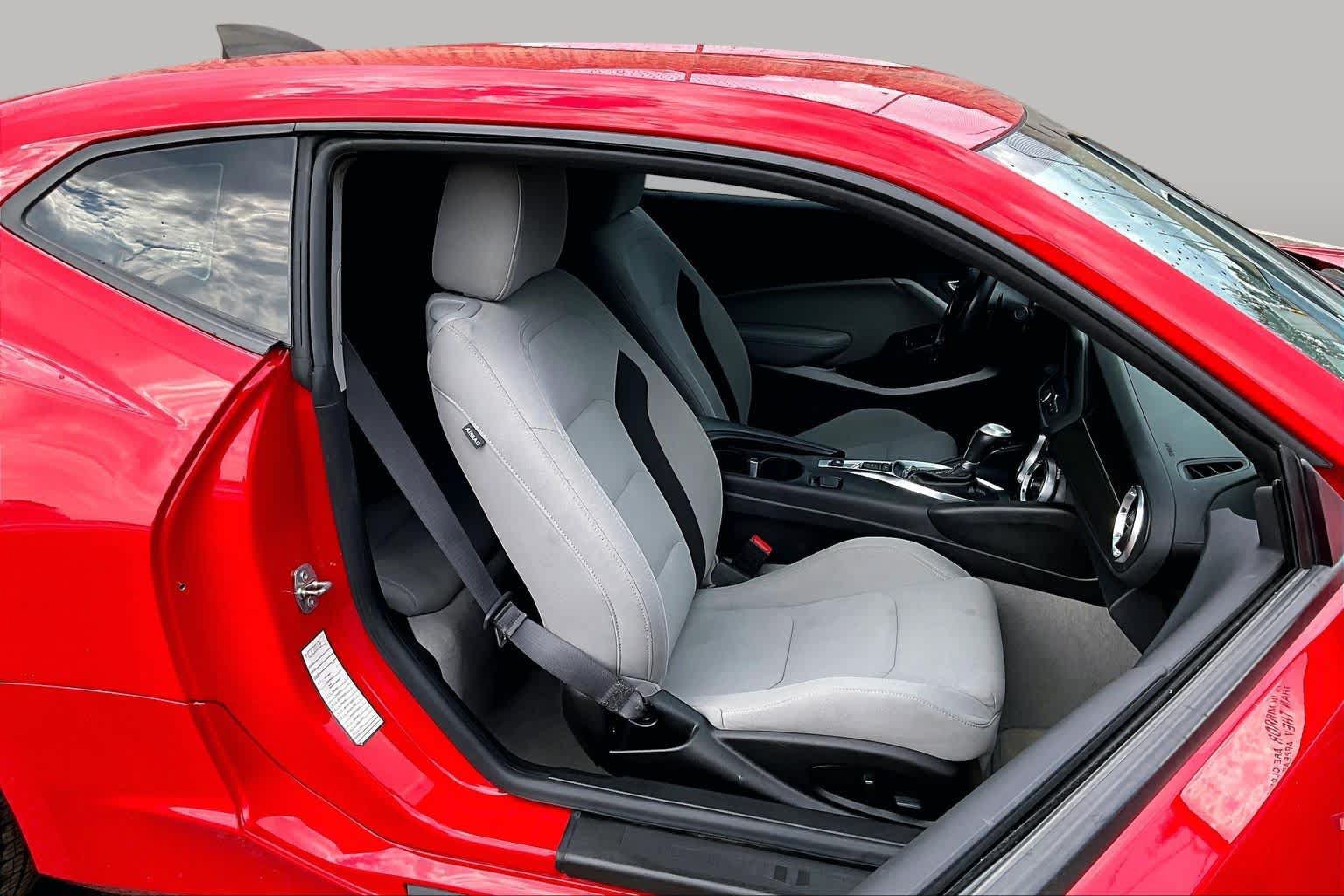 Used 2023 Chevrolet Camaro LT RWD image 9