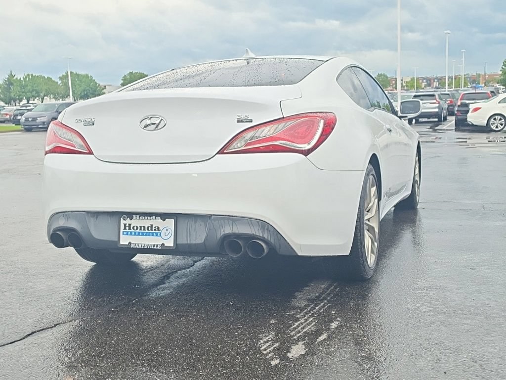 Used 2016 Hyundai Genesis Coupe 3.8 RWD image 9