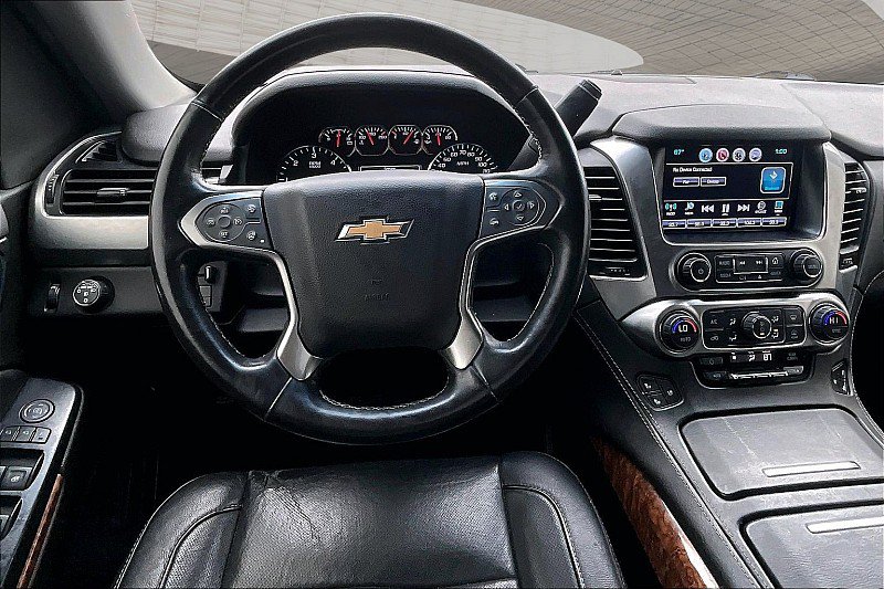 Used 2019 Chevrolet Suburban Premier w/ RST 6.2L Performance Edition RWD image 9