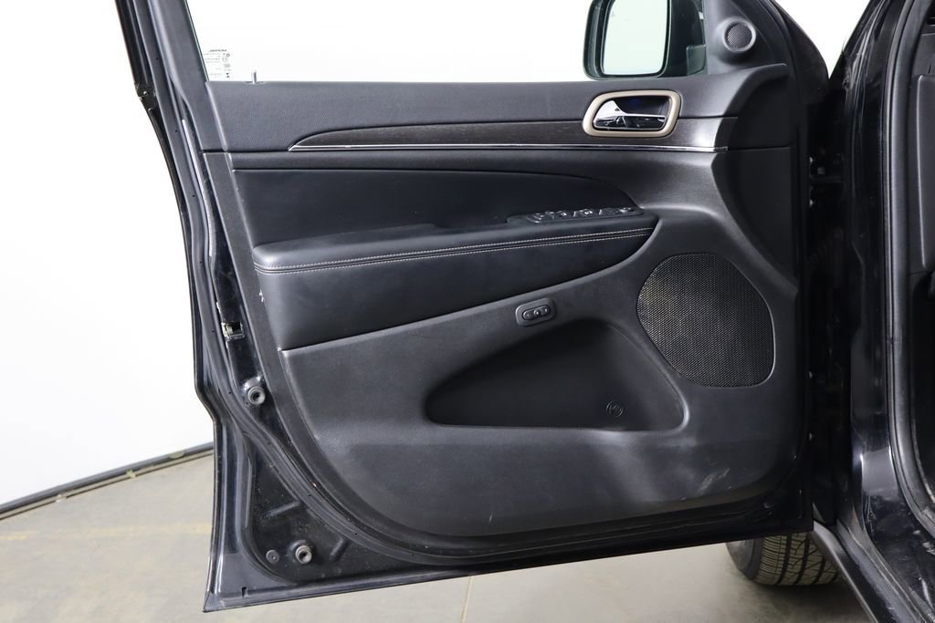 Used 2017 Jeep Grand Cherokee Limited AWD/4WD image 19