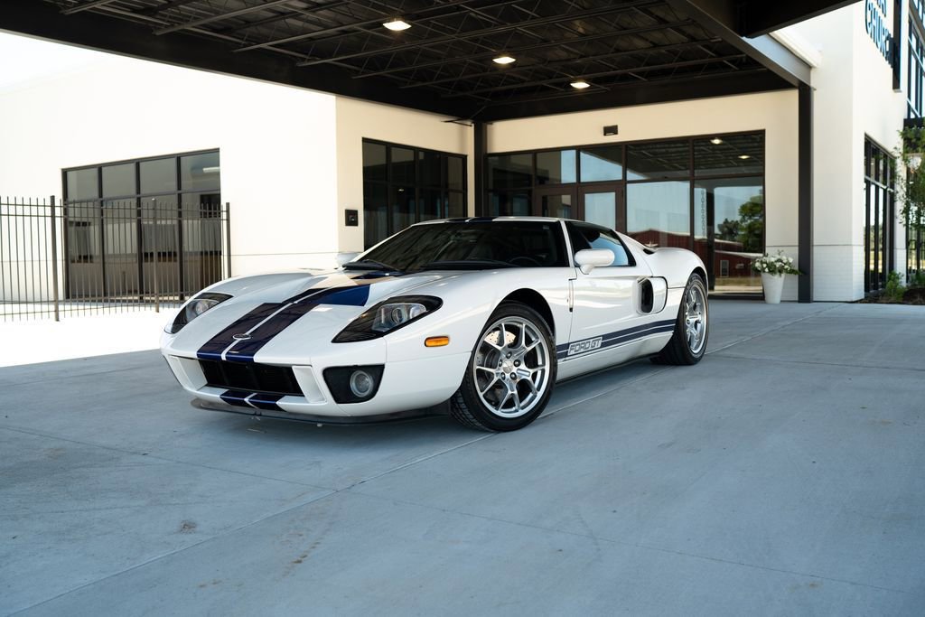 Used 2006 Ford GT RWD image 7