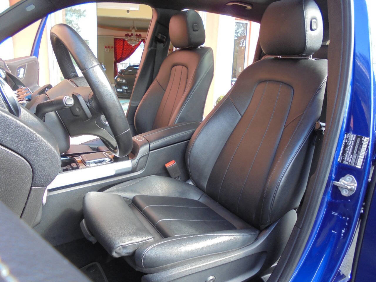 Used 2020 Mercedes-Benz GLB 250 4MATIC w/ Premium Package image 9