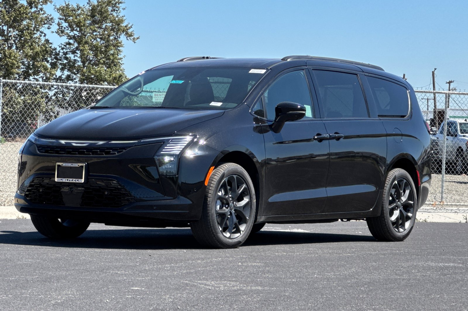 New 2027 Chrysler Pacifica Limited AWD/4WD image 7