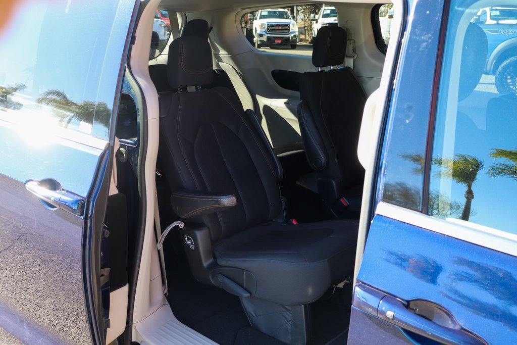Used 2019 Chrysler Pacifica Touring image 34