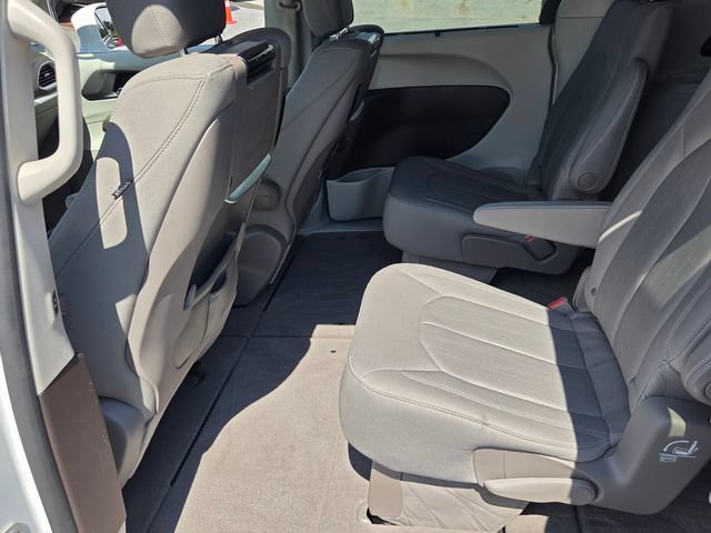 Used 2019 Chrysler Pacifica Touring Plus w/ Advanced Safetytec Group FWD image 13