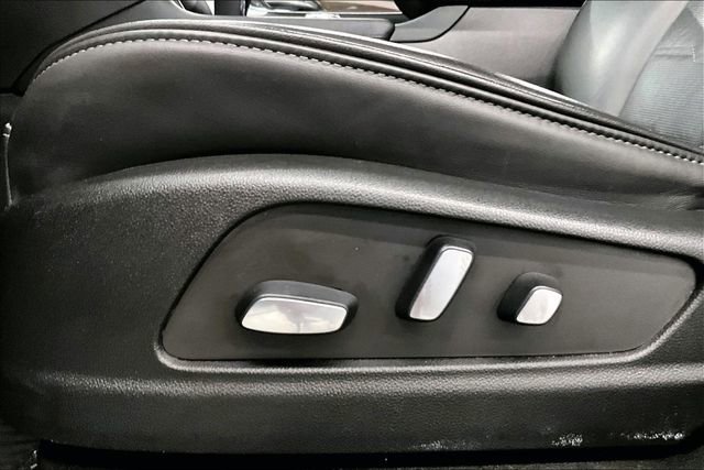 Used 2022 Cadillac XT5 Premium Luxury w/ Platinum Package AWD/4WD image 32