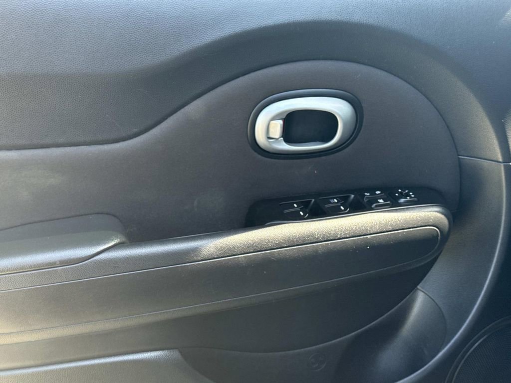 Used 2016 Kia Soul FWD image 16