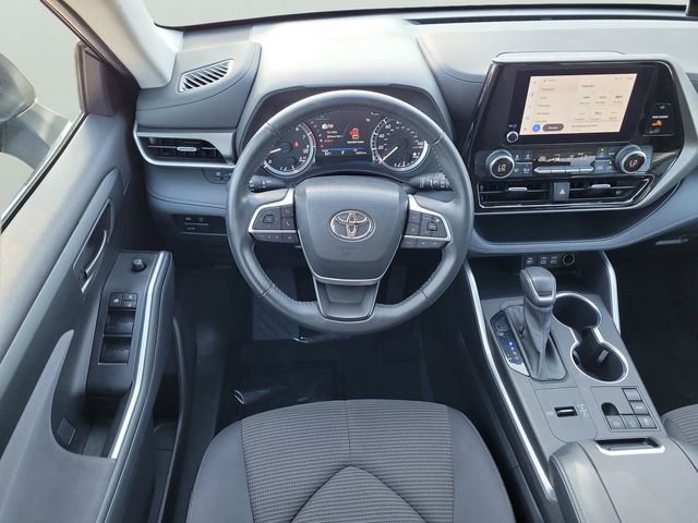 Used 2023 Toyota Highlander LE image 17