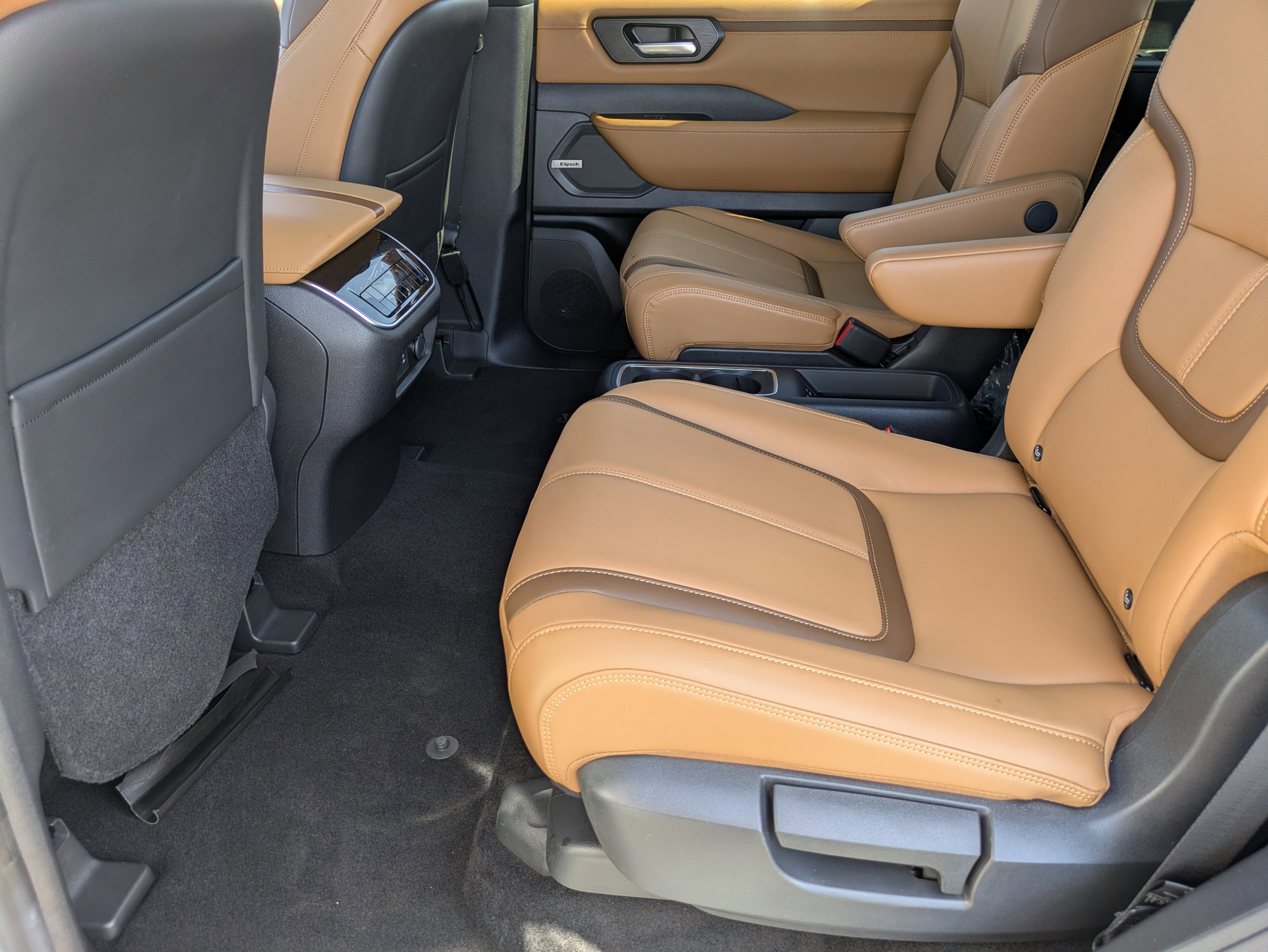 Used 2025 Nissan Armada SL w/ Captain's Chari Seat Package image 17