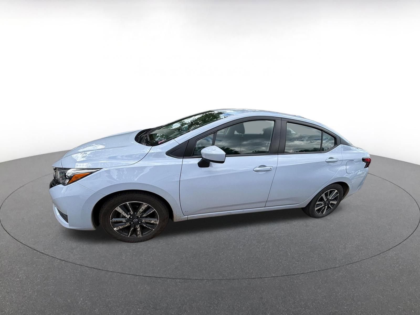 Used 2025 Nissan Versa SV FWD image 4