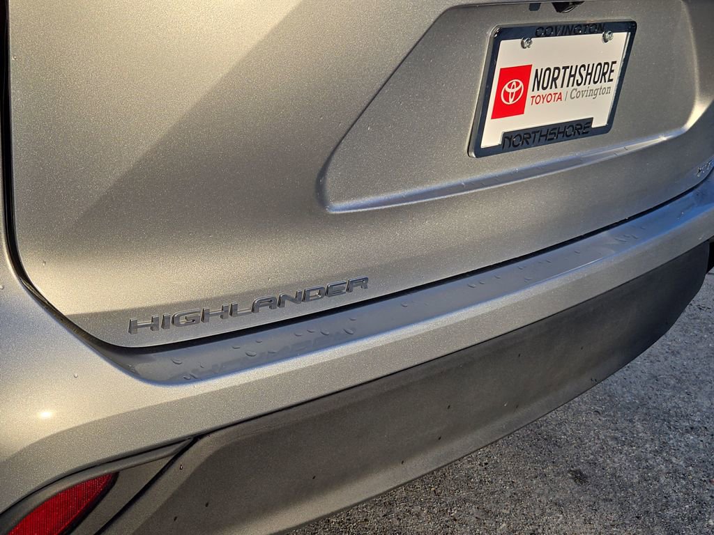 Certified 2024 Toyota Highlander XLE image 5