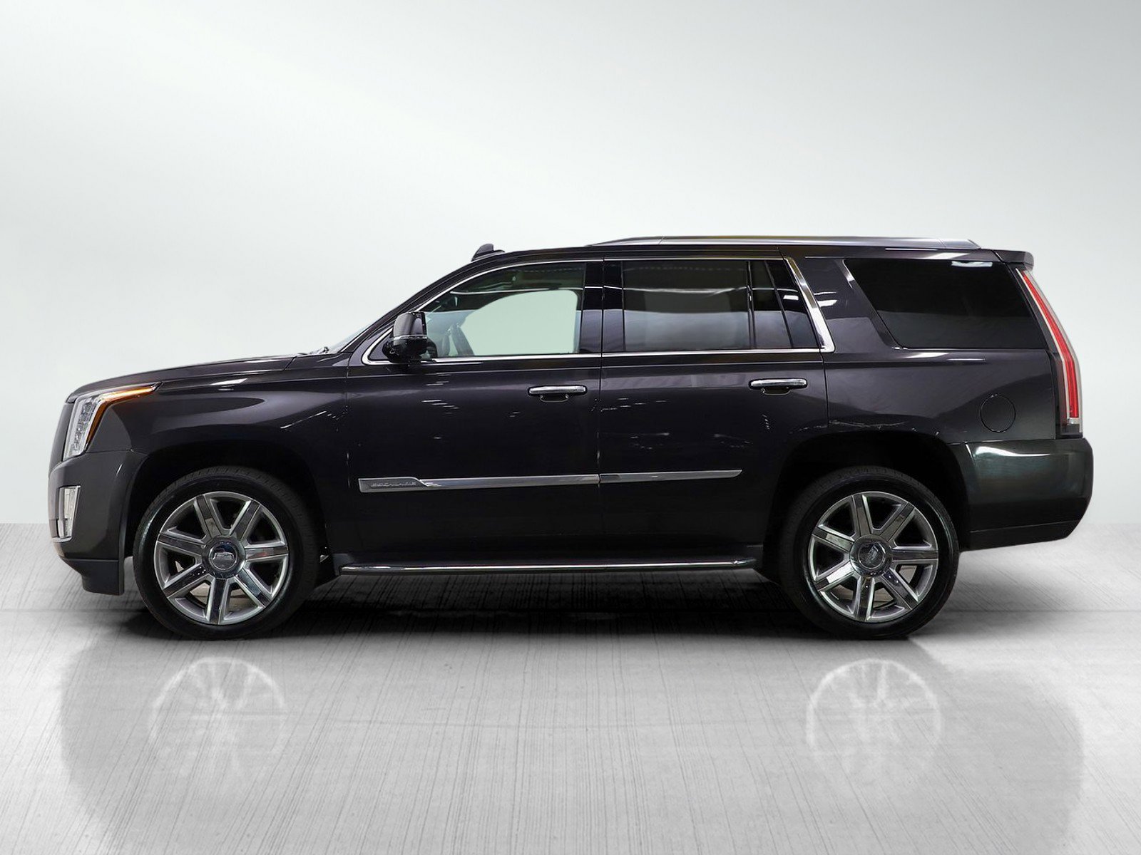 Used 2016 Cadillac Escalade Luxury image 2