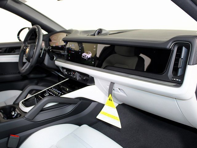 New 2025 Porsche Cayenne Coupe image 27