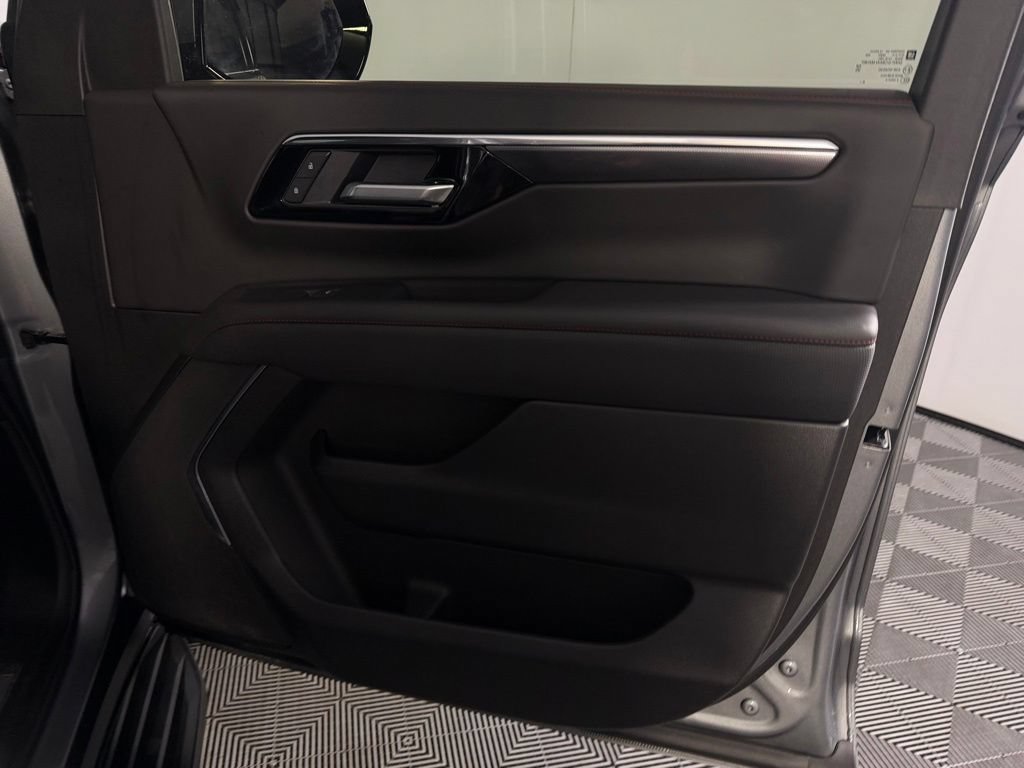 Used 2026 Chevrolet Suburban RST RWD image 29