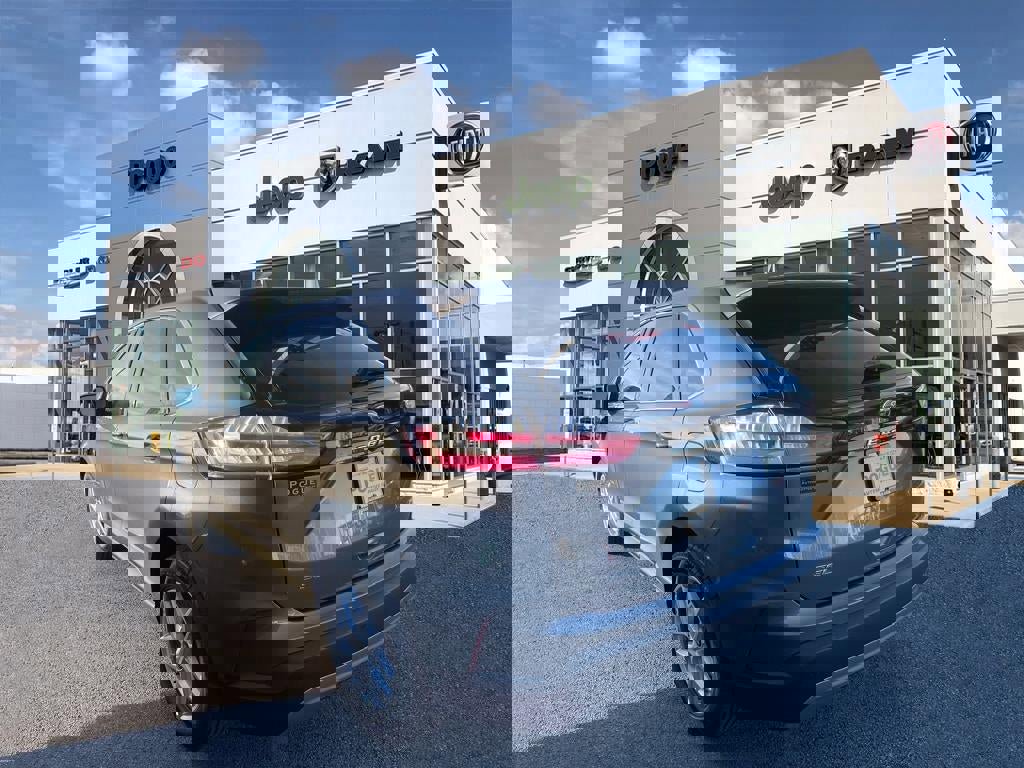 Used 2024 Ford Edge SEL image 3