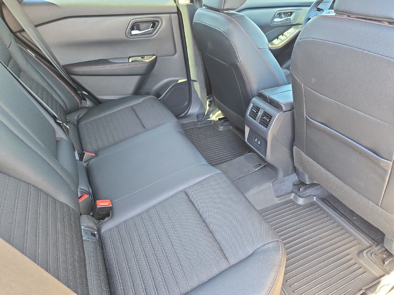 Certified 2026 Nissan Rogue SV AWD/4WD image 11