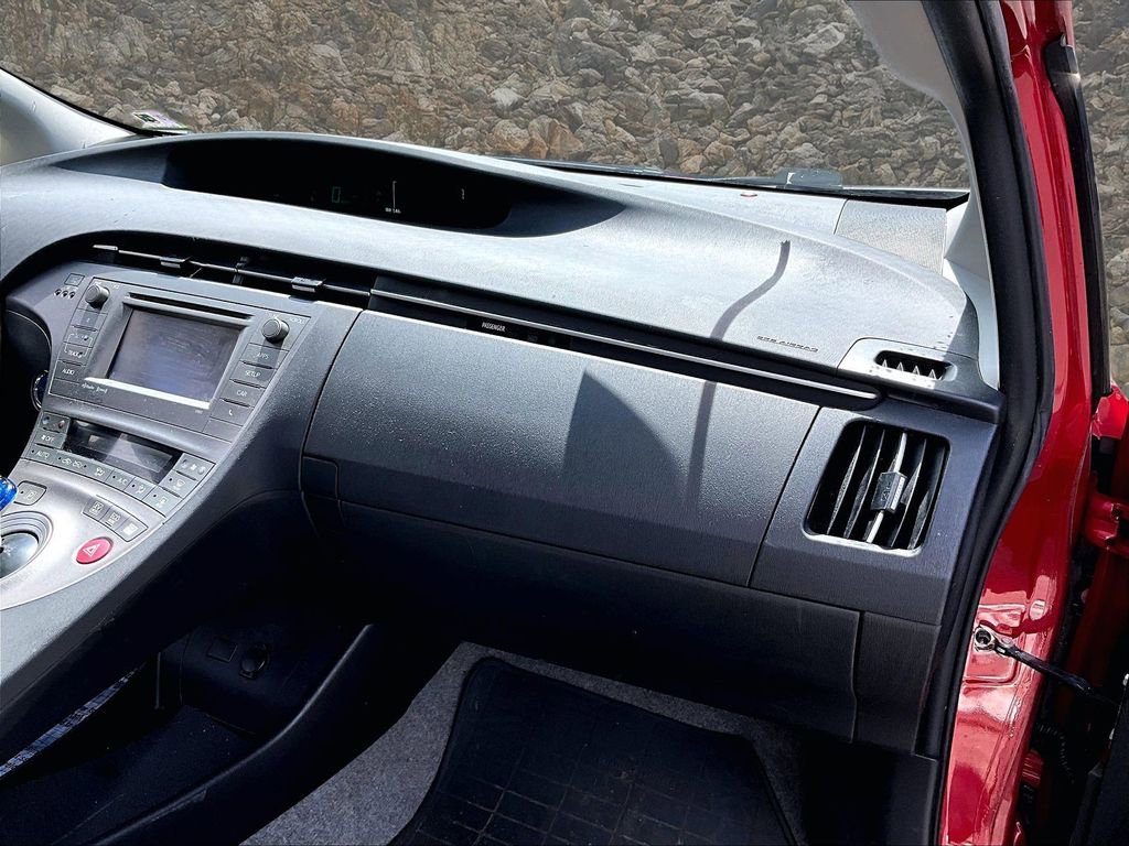 Used 2015 Toyota Prius Three image 14