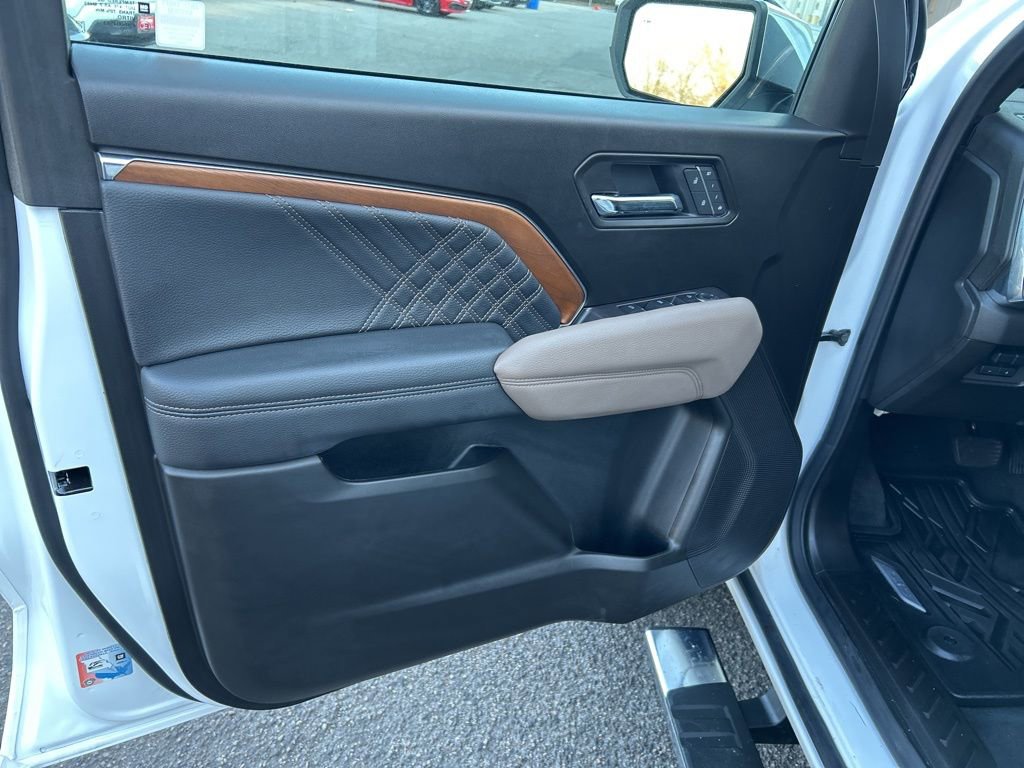 Certified 2025 GMC Canyon Denali image 14