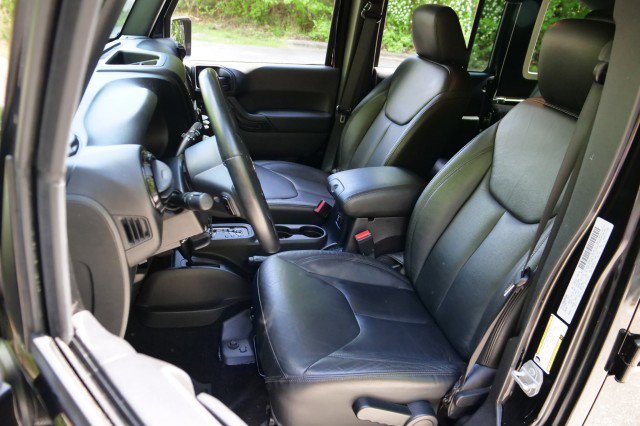 Used 2015 Jeep Wrangler Unlimited Sahara image 3