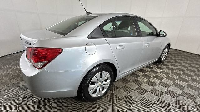 Used 2014 Chevrolet Cruze LS FWD image 2