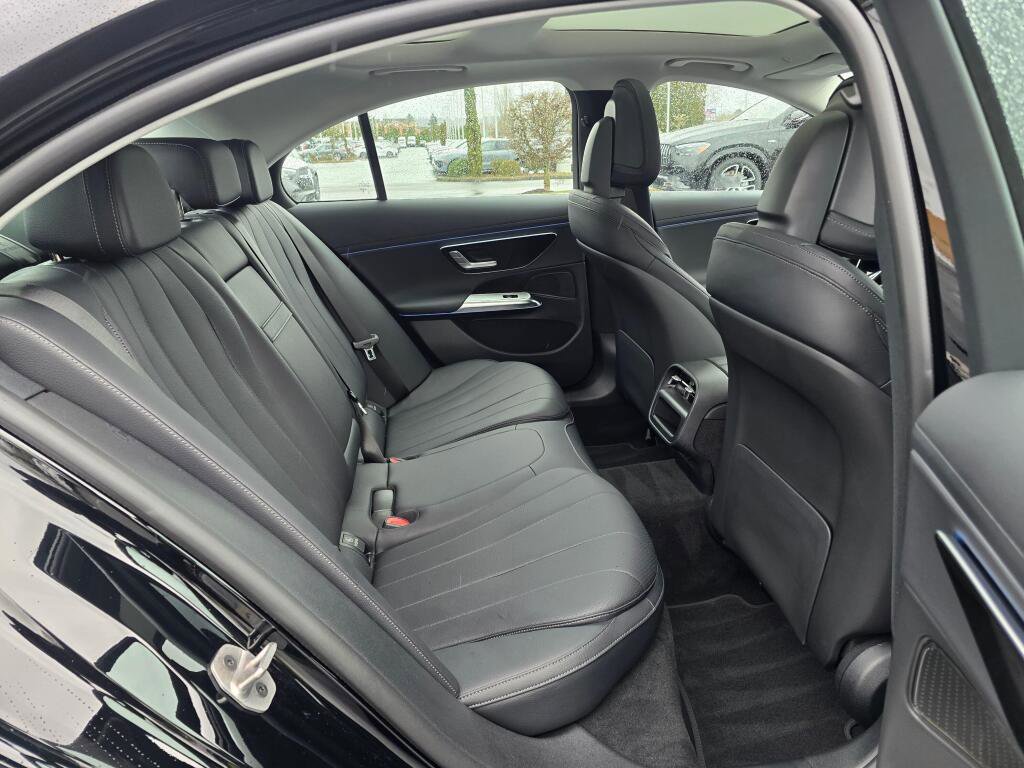 Used 2025 Mercedes-Benz E 350 4MATIC Sedan image 23