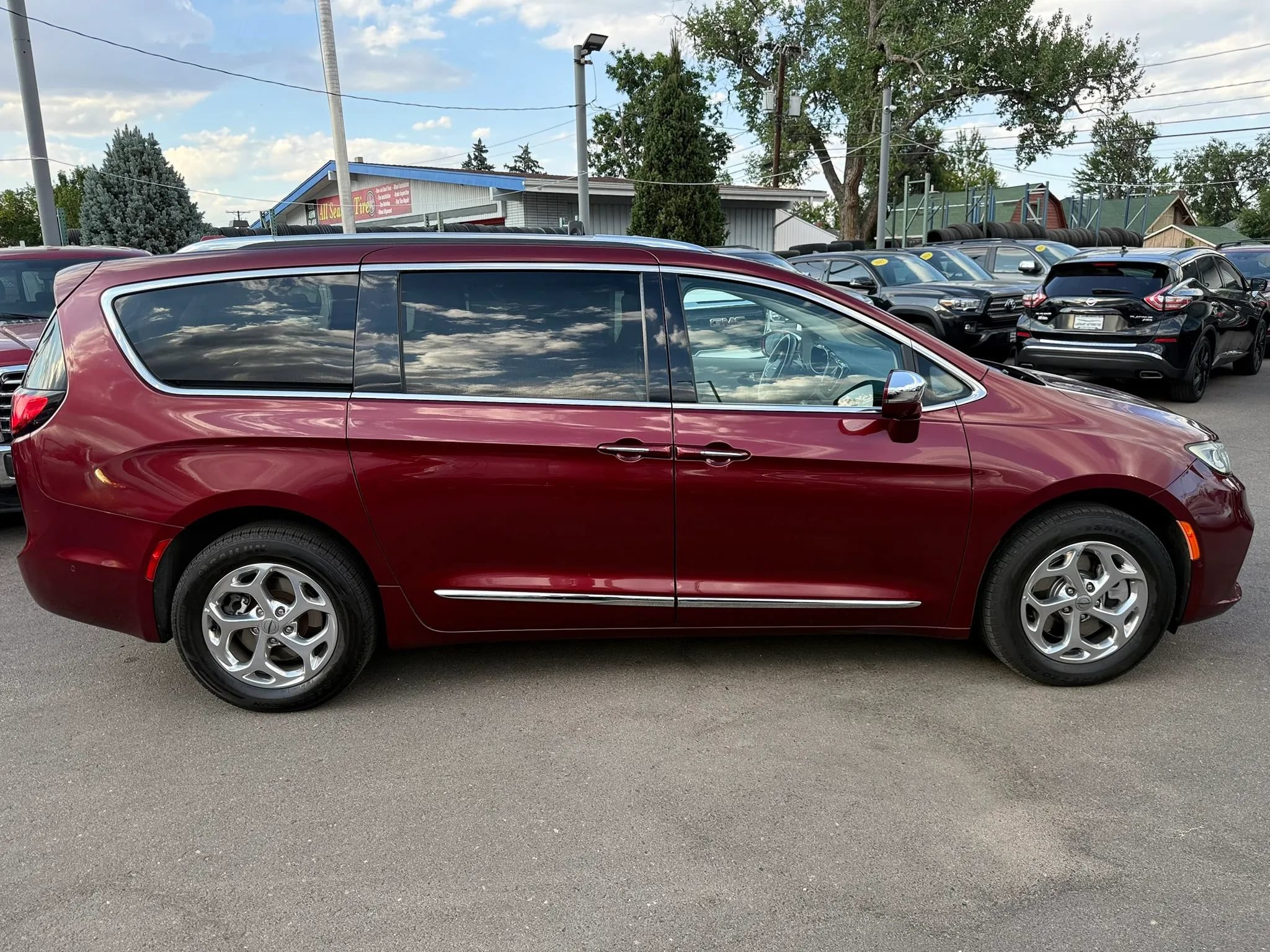 Used 2021 Chrysler Pacifica Limited w/ Premium & Safety Sphere Group AWD/4WD image 9