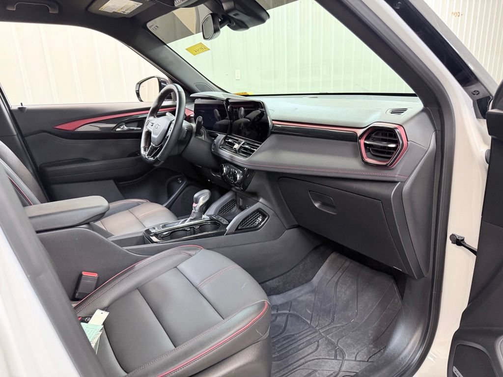 Used 2025 Chevrolet TrailBlazer RS w/ Convenience Package AWD/4WD image 34